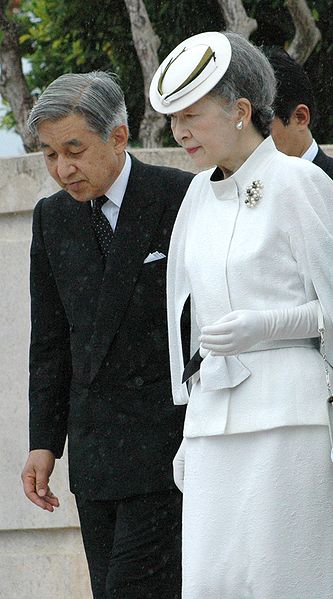 Emperor_Akihito_and_empress_Michiko_of_japan (1)